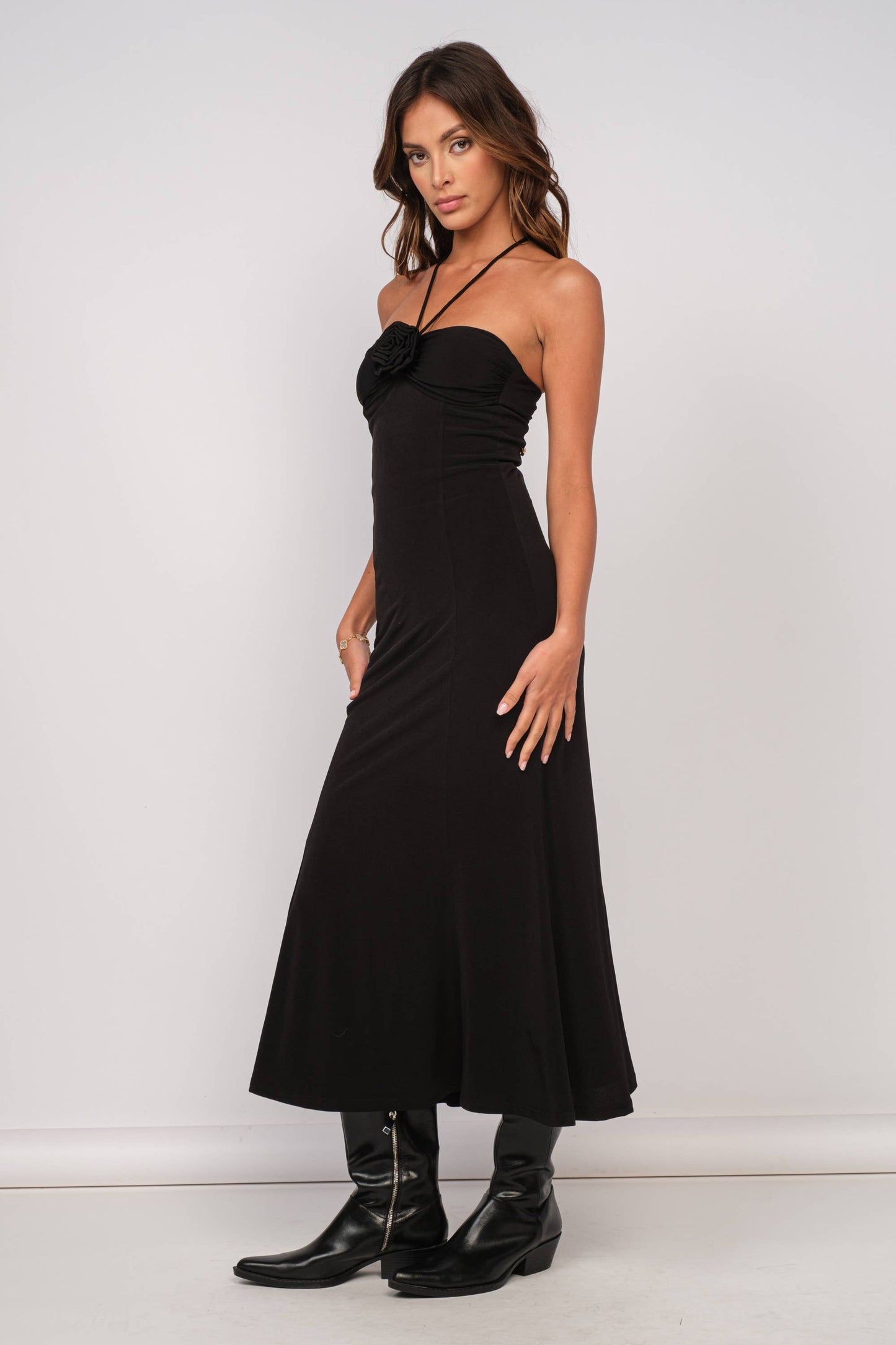 HALTER NECK FLOWER BROCHE POINT MIDI DRESS