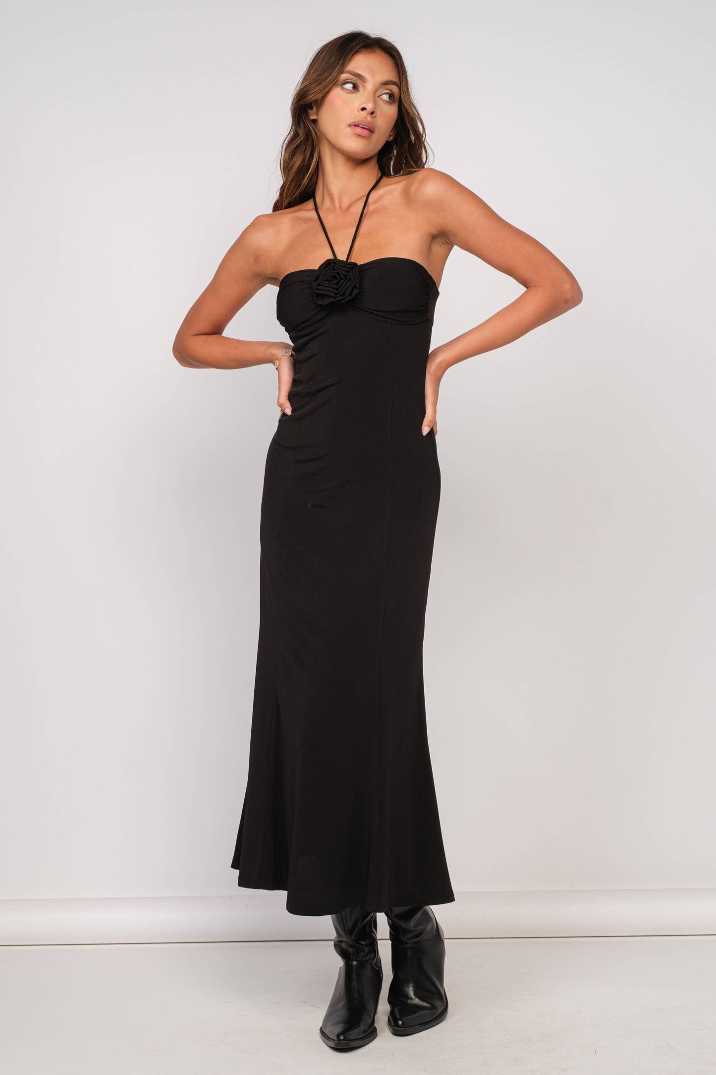HALTER NECK FLOWER BROCHE POINT MIDI DRESS