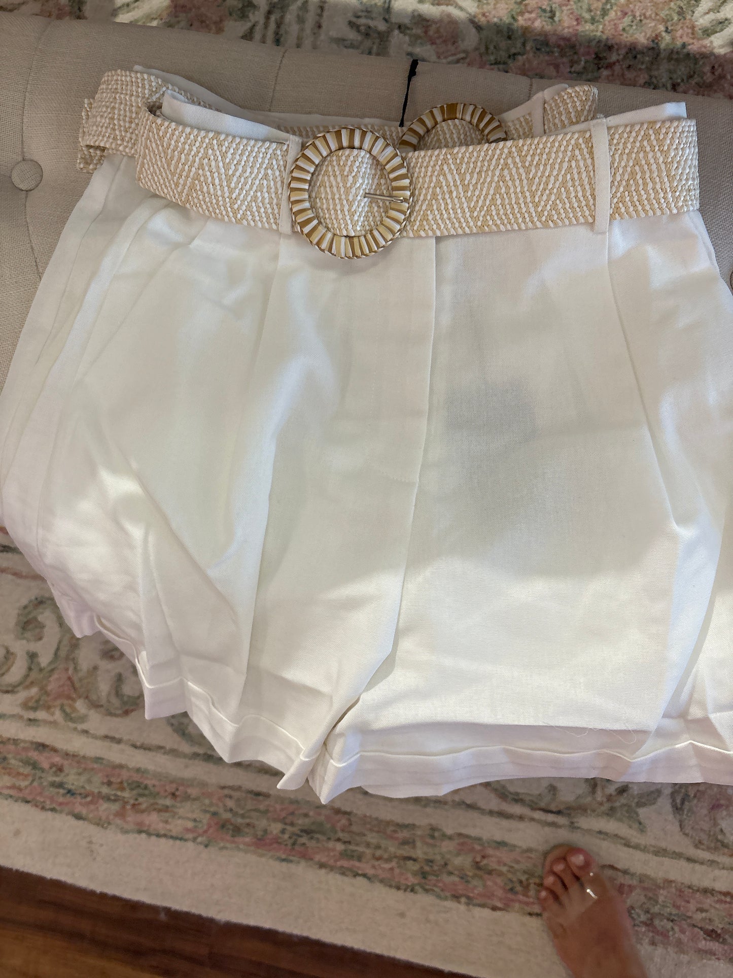 Karen White linen shorts with belt