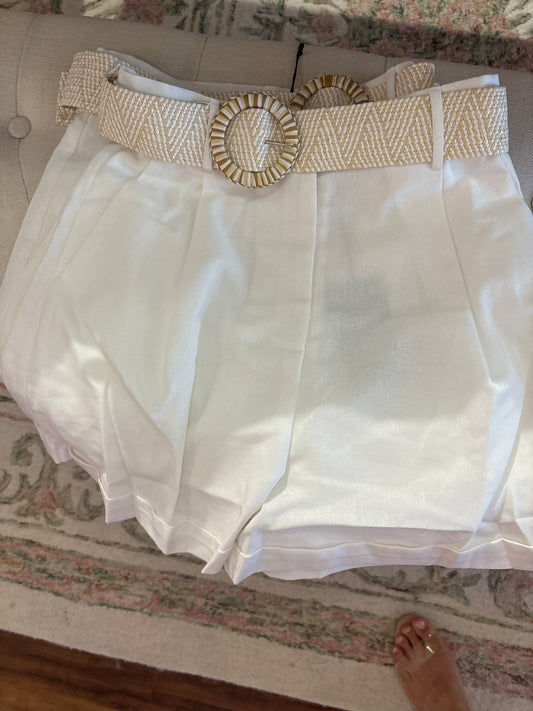 Karen White linen shorts with belt