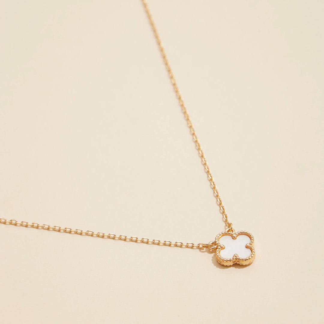 Single Flower Shell Charm Short Necklace